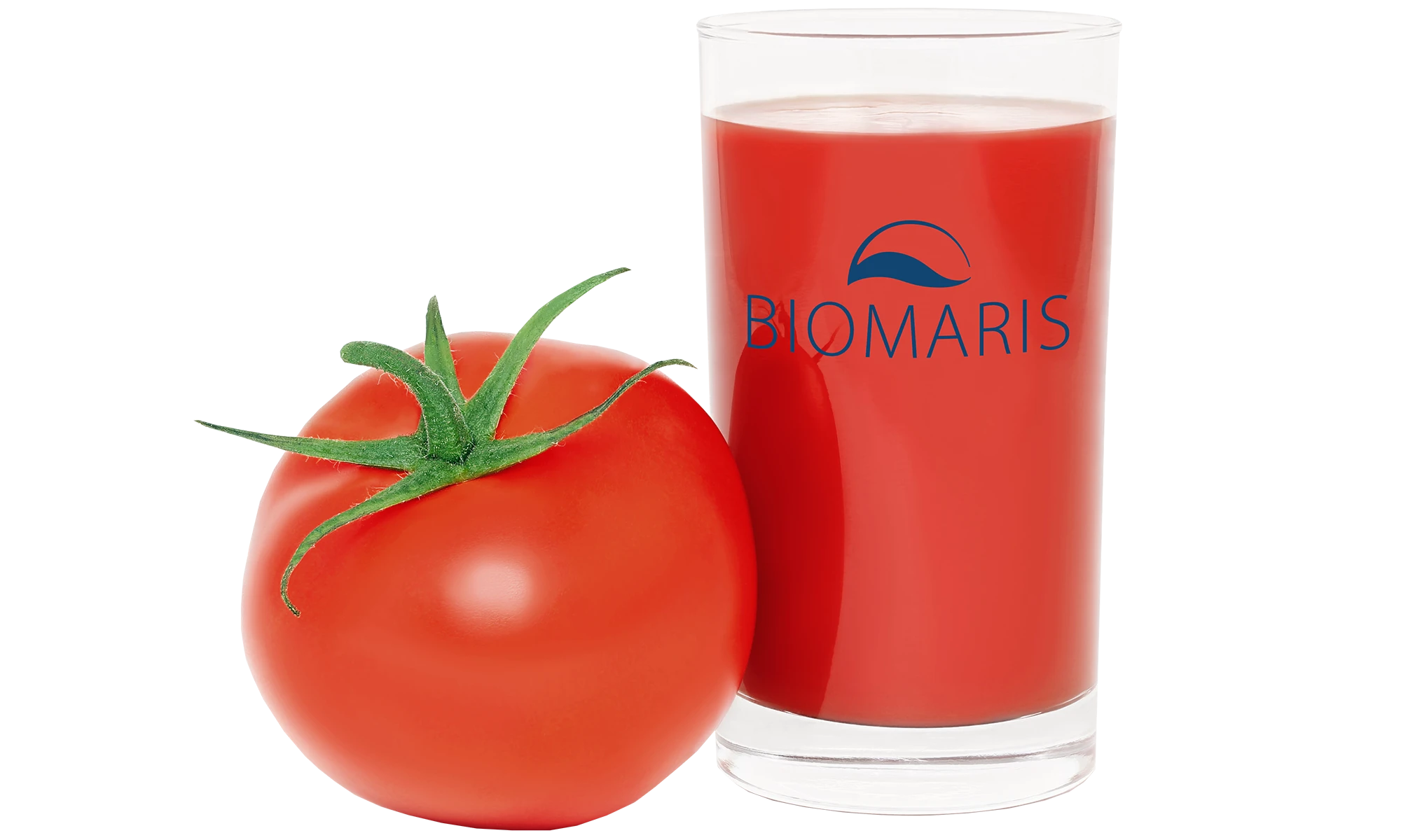 Tomatensaft in einem Glas mit BIOMARIS-Logo, daneben eine frische Tomate.