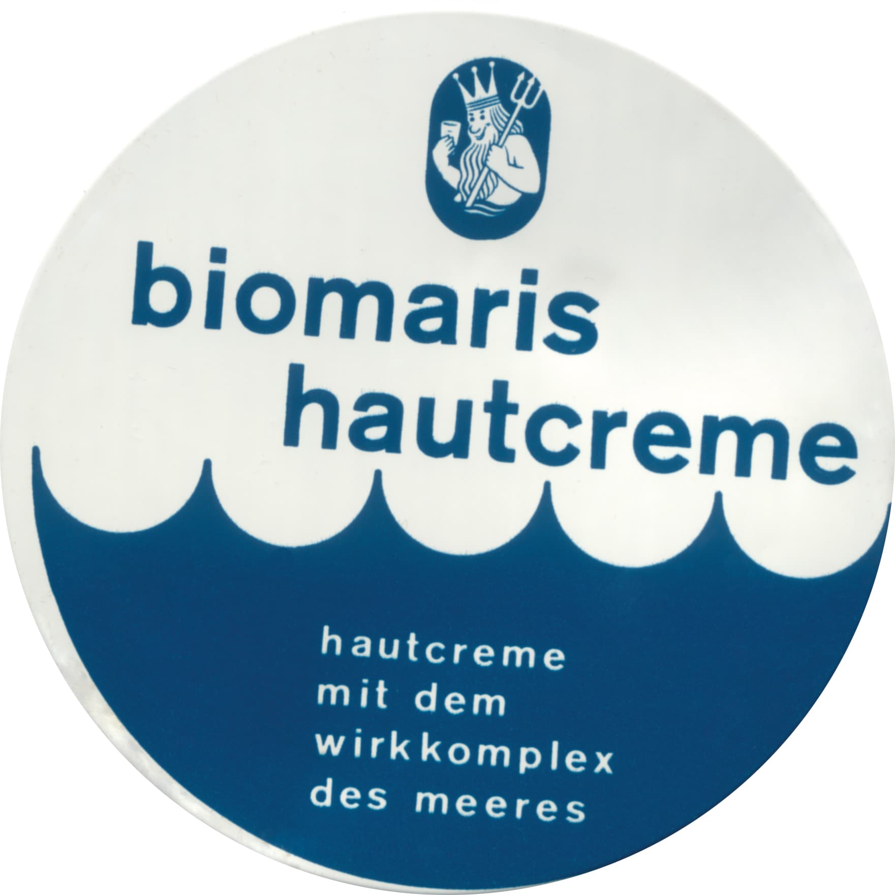 Produktverpackung der Biomaris Hautcreme vor 60 Jahren mit Meereswellen-Design und Poseidon-Logo mit Dreizack.